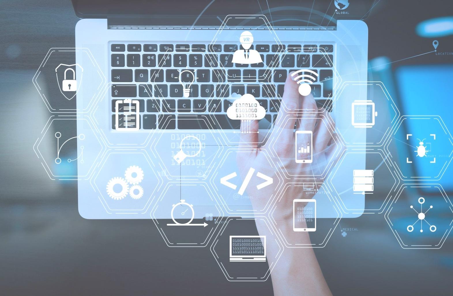 Teilnehmer arbeiten mit Designtools während eines Xelandro-Webinars